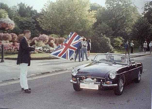 Flagged away at Bath (copyright 1999 D Lankester)