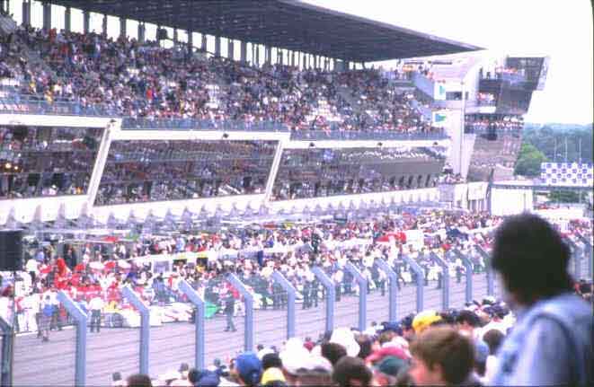 The traditional pit-side assembly before lining up on the grid