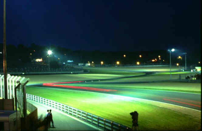 Brake lights into the Esses from Dunlop Bridge