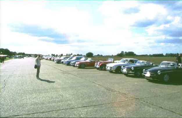 Lined up on the taxiway at the finish ...